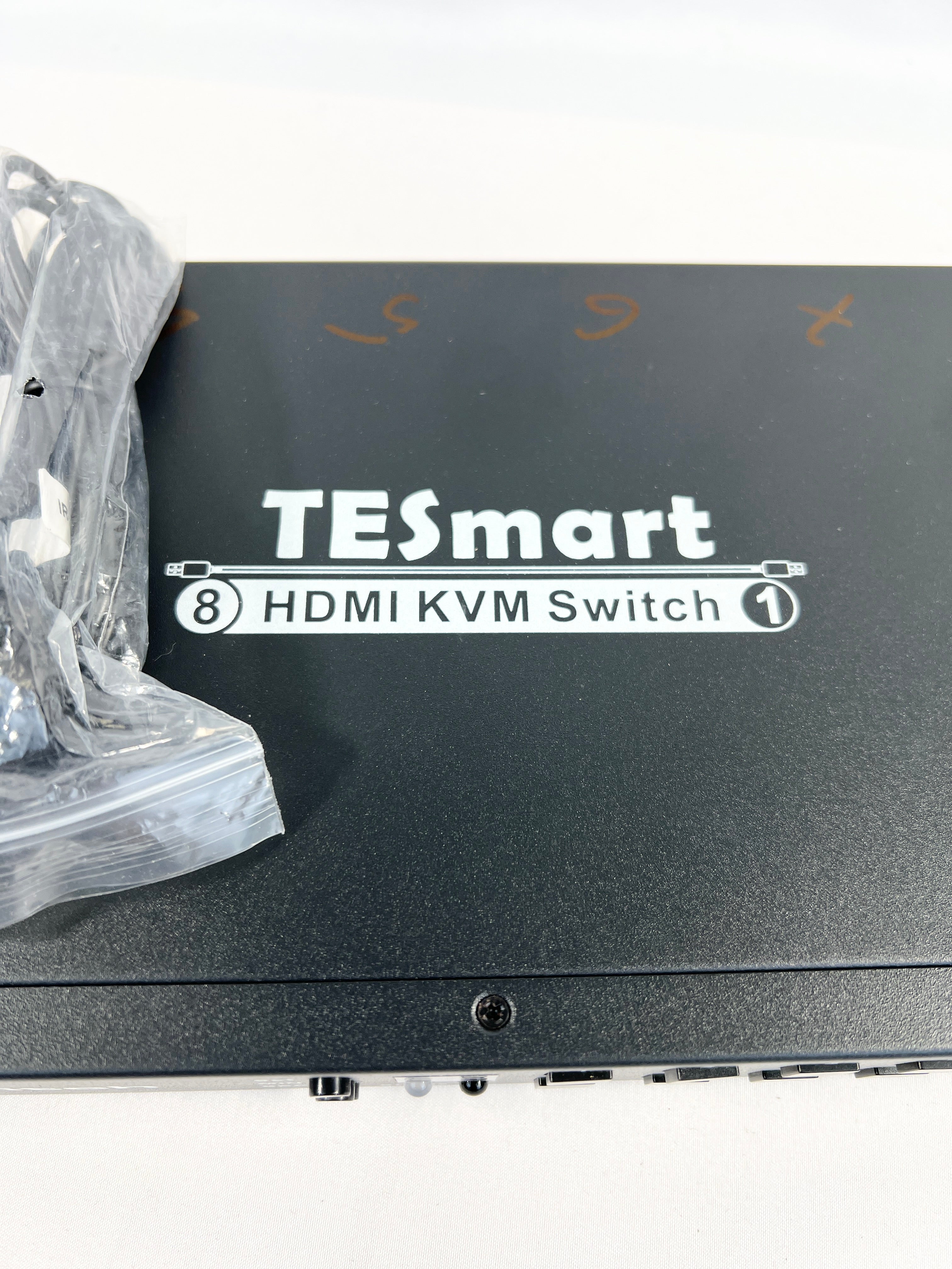 HDMI KVM slēdzis (8 kanāli) TESmart HDMI KVM slēdzis (8 kanāli) TESmart